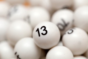 Die Klassenlotterie ist eine Abzweigung der Lotterie, bei der der Spielzeitraum, wie der Name schon sagt, in verschiedene Klassen unterteilt wird.